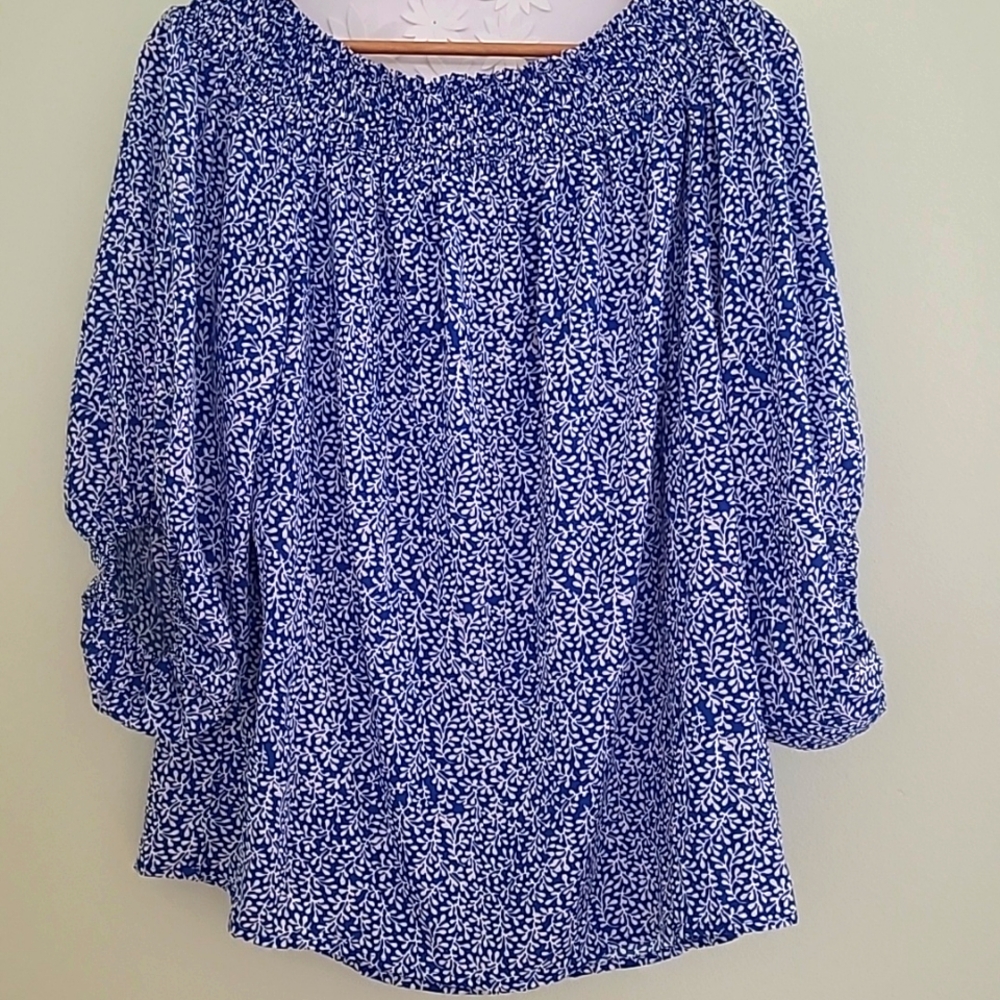 Blue White Floral Off Shoulder Blouse Women’s Size Large Lightweight Boho Top